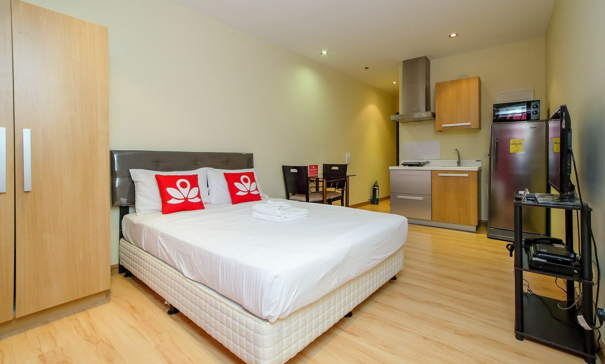 Zen Home Knightsbridge Residences Makati Макати Экстерьер фото